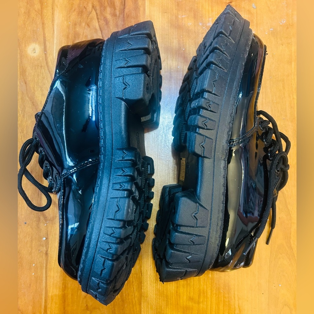 Patent Leather Laced Shoes Sz 5.5 - Picture 5 of 7